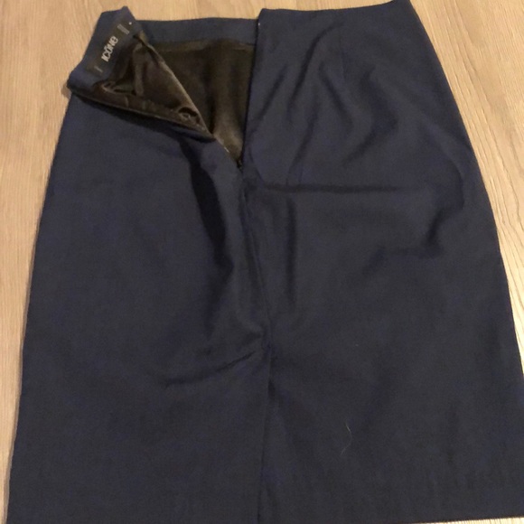 Navy skirt - Picture 3 of 4